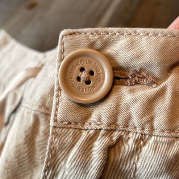 Juniors Unionbay Khaki Cargo Capris - Picture 12 of 12